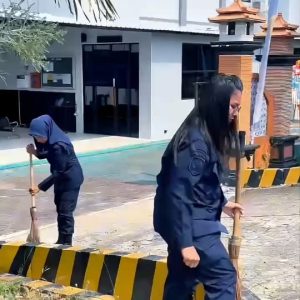 Wujudkan Program Indonesia Asri, Jajaran Pegawai Lapas Batang Gelar Kerja Bakti Lingkungan