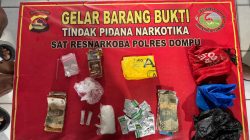 Tim Satresnarkoba Polres Dompu Grebek Penjahat Narkoba di Rumahnya, Amankan BB Sabu 61’90 Gram