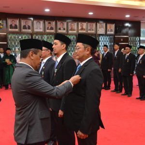 Momen Hari Buruh, 8 Insan PLN Terima Tanda Kehormatan dari Presiden RI