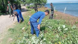 Peduli Lingkungan Asri, Personil KP XXI-2014, Brigif TP 875 dan TNI AL Bakti Sosial Bersama di Desa Calabai Dompu