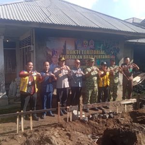 Danrem 163/Wira Satya Pimpin Peletakan Batu Pertama RTLH Barusami di Desa Lembean, Perkuat Gotong Royong dan Kesejahteraan