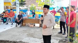Salurkan Bantuan Paket Sembako, Bupati Dompu di Sambut Hangat Warga Kelurahan Bali Satu.