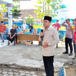 Salurkan Bantuan Paket Sembako, Bupati Dompu di Sambut Hangat Warga Kelurahan Bali Satu.
