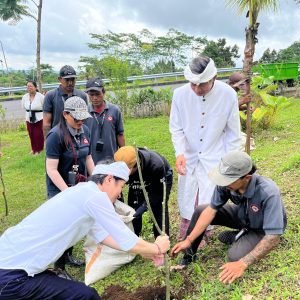 Lestarikan Tanaman Lokal Bali di Hari Tumpek Uduh, Besakih Tanam Tumbuhan Usadha