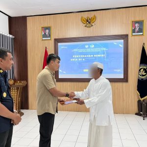 Lapas Batang Serahkan Remisi Khusus kepada Warga Binaan Lanjut Usia
