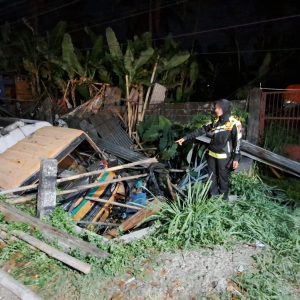 Truk tangki minyak goreng gagal pengeraman, alami laka di turunan Bawen.