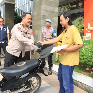 Polsek Jajaran Polres Gresik Gerak Cepat Ungkap Begal dan Curanmor, Motor Korban Langsung Dikembalikan
