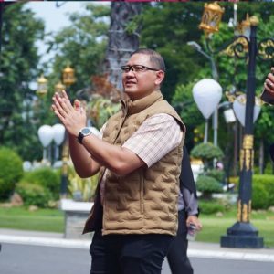 Jelang Hardiknas 2026, Kadisdik Jatim Aries Agung Paewai Tinjau Gladi Bersih di Gedung Negara Grahadi