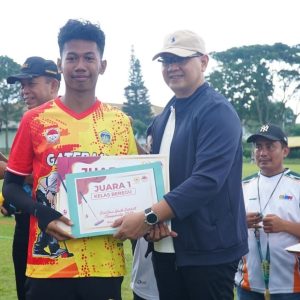 Aries Agung Paewai Serahkan Penghargaan Juara East Java Youth Gateball Championship 2026, Dorong Lahirnya Atlet Muda Berprestasi