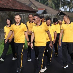 Jaga Kebugaran dan Soliditas, Kapolres Badung Pimpin Olahraga Bersama Personel