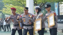 Sabet Podium di Kemala Run Bali, Polwan Polres Purwakarta Terima Penghargaan dari Kapolda Jabar