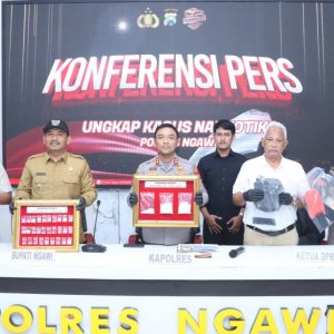 Polres Ngawi Amankan 2 Tersangka Pengedar Narkoba 223,842 gram Sabu Disita