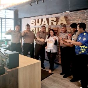 Jelang Sura Agung, Polres Gresik Gaungkan “Ayo Jogo Gresik” Lewat Siaran Interaktif di Radio Suara Giri FM