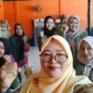 Mahasiswa UPN Veteran Jawa Timur Lakukan Observasi di UMKM Gading, Disambut Hangat Pelaku Usaha dan Lurah Rungkut Kidul