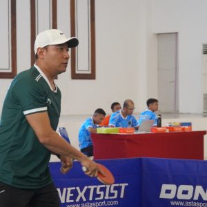Adu Ketangkasan di Meja Hijau, Personel Polrestabes Surabaya Meriahkan Turnamen Tenis Meja Hari Bhayangkara ke-80