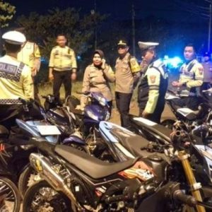 KRYD Malam Minggu, Polres Lamongan Amankan 85 Motor Berknalpot Brong di Enam Titik Razia
