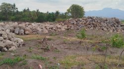PT.WINS, Proyek Pelabuhan Laut Kilo Dinilai Bermasalah, Ratusan Kubik Batu Gunung di Lokasi Proyek di Duga Ilegal