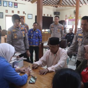 Bakti Sosial dan Pengobatan Gratis Polres Semarang Pererat Kedekatan dengan Warga