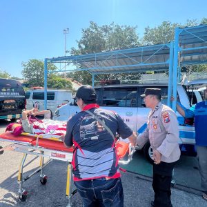 *Polres Gresik Beri Layanan Ambulans Gratis untuk Masyarakat*