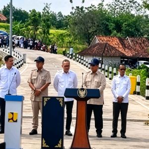 Prabowo Luncurkan Inpres Jalan Daerah 2025 di Sampang, Dorong Pemerataan Pembangunan dan Pertumbuhan Ekonomi Nasional