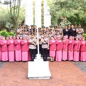 Polres Gresik Gelar Ziarah Nasional dan Tabur Bunga di TMP Kebomas Sambut Hari Bhayangkara ke-80