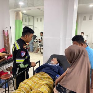 Dugaan Rem Blong Bus Waffa Jurusan Bima – Jakarta Terperosok Di Jalan Lintas Desa Mangge Nae Dompu,11 Orang Terluka, Polantas Turun Cepat Ke TKP