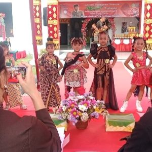 Peringati Bulan Bung Karno, Pelajar Adu Kreativitas di Lomba Peragaan Busana Majapahit Kekinian