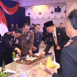 80 Tahun Mengabdi, Polri untuk Masyarakat: Forkopimda Gresik Gelar Upacara dan Tasyakuran Hari Bhayangkara ke-80