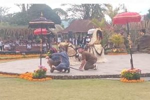 Tingkatkan Kunjungan Wisatawan, Pengelola DTW Ulun Danu Gelar Pentas Budaya Barong Dance dan Parade Gebogan