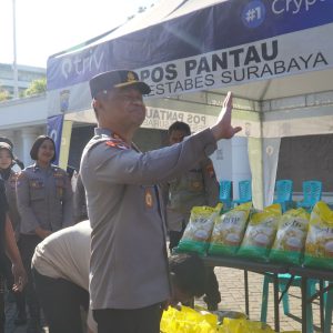 Polrestabes Surabaya Salurkan Paket Sembako untuk Warga di Hari Bhayangkara ke – 80