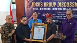 Bupati Tabanan Raih Anugerah Sahabat Pers Indonesia dari SMSI