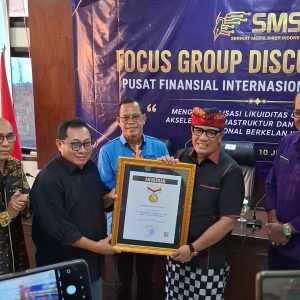 Bupati Tabanan Raih Anugerah Sahabat Pers Indonesia dari SMSI