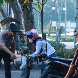 Hari Pertama Masuk Sekolah, Kapolres Gresik AKBP Ramadhan Turun Langsung Pastikan Kelancaran Lalu Lintas
