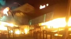 Diduga Akibat Ledakan Elpiji, Kebakaran Hanguskan Empat Bangunan di Dukuh Kupang Surabaya, Seorang Korban Alami Luka Bakar