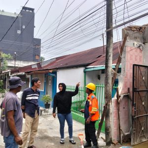 Respons Cepat Aspirasi Warga, Lailatul Badri Tinjau Pergantian 10 Tiang Keropos di Medan Timur
