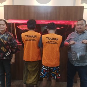 Polrestabes Surabaya Bekuk Dua pengedar, Bohlam Lampu jadi Tempat Sabu