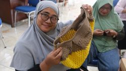 Sasar Pasar Internasional, PLN UIP JBTB Berdayakan Kelompok Wanita Boyolali Lewat Pelatihan Merajut