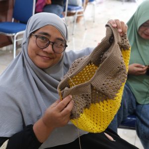 Sasar Pasar Internasional, PLN UIP JBTB Berdayakan Kelompok Wanita Boyolali Lewat Pelatihan Merajut