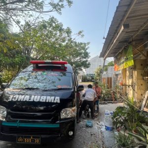 Aksi Humanis Polres Gresik, Layanan Ambulans Gratis Antar Pasien dari Rumah Sakit hingga Tiba di Rumah