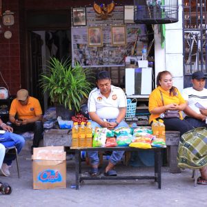 Jumat Berkah SINTORA NEWS dan ALDERA NEWS Salurkan 50 Paket Sembako serta Modal Usaha untuk Warga Kurang Mampu di Surabaya