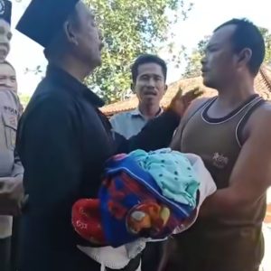Geger Warga Bragang Klampis Temukan Bayi Terbungkus Kain di Bawah Pohon Mangga, Polisi Selidiki Pelaku Pembuangan