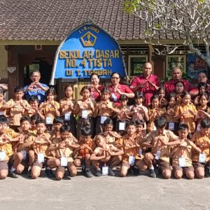 Peringati HUT ke-81 RI, PLN UIP JBTB Gelar Program TJSL Pelatihan Coding AI di SDN 4 Tista Karangasem
