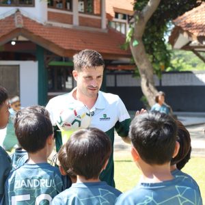 SD SAIM Menggandeng Persebaya Academy dan Surya Naga Badminton Club