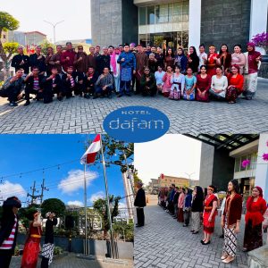 Peringati HUT ke-81 RI, Staf Dafam Pacific Caesar Surabaya Gelar Upacara Bendera Berbalut Busana Adat Nusantara