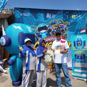 Semarak Kemerdekaan di Kampoeng Cenggeret Malang, ICONNET Jatim Perkuat Kedekatan dengan Masyarakat