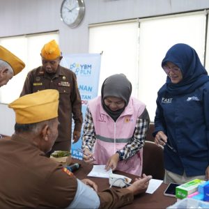 Sambut Hari Pelanggan Nasional, YBM PLN UIP JBTB Hadirkan Layanan Kesehatan Terpadu dan Santunan bagi 50 Veteran Surabaya