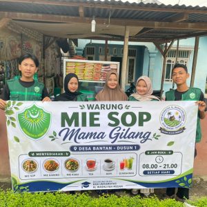 KKN 05 UNIVA Medan Bantu Promosikan Warung Mie Sop Mama Gilang melalui Pembuatan Banner