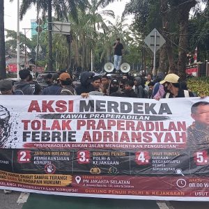 Jelang Putusan Praperadilan Febrie, Ratusan Massa Kembali Datangi PN Jaksel