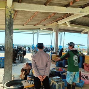 Pengecekan Pedagang Ikan Laut di TPI Campurejo Dukung Ketahanan Pangan