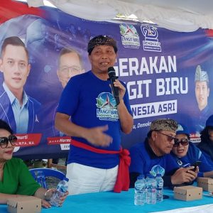 Peringati HUT ke-25, Demokrat Bali Bersih-Bersih Pantai Goa Lawah dan Jasri Dorong Pariwisata Berkelanjutan